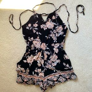 Size S floral romper!